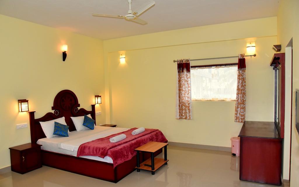 Jungle Palace Homestay Thekkady Phòng bức ảnh