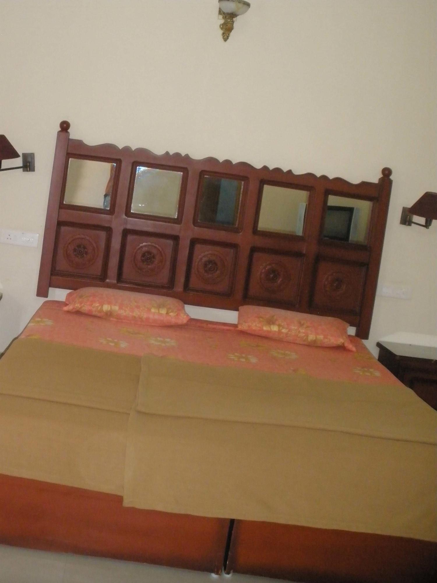 Jungle Palace Homestay Thekkady Ngoại thất bức ảnh