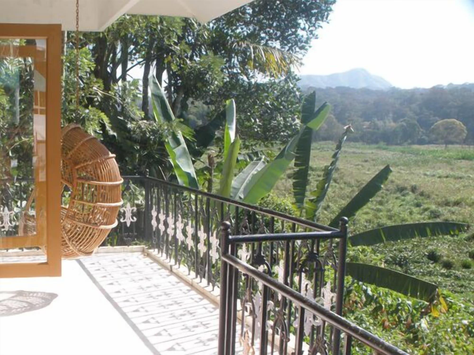 Jungle Palace Homestay Thekkady Ngoại thất bức ảnh