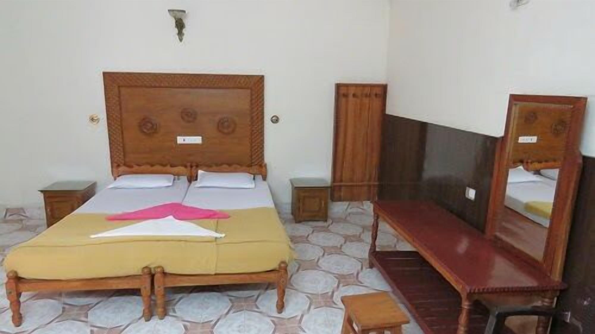 Jungle Palace Homestay Thekkady Ngoại thất bức ảnh