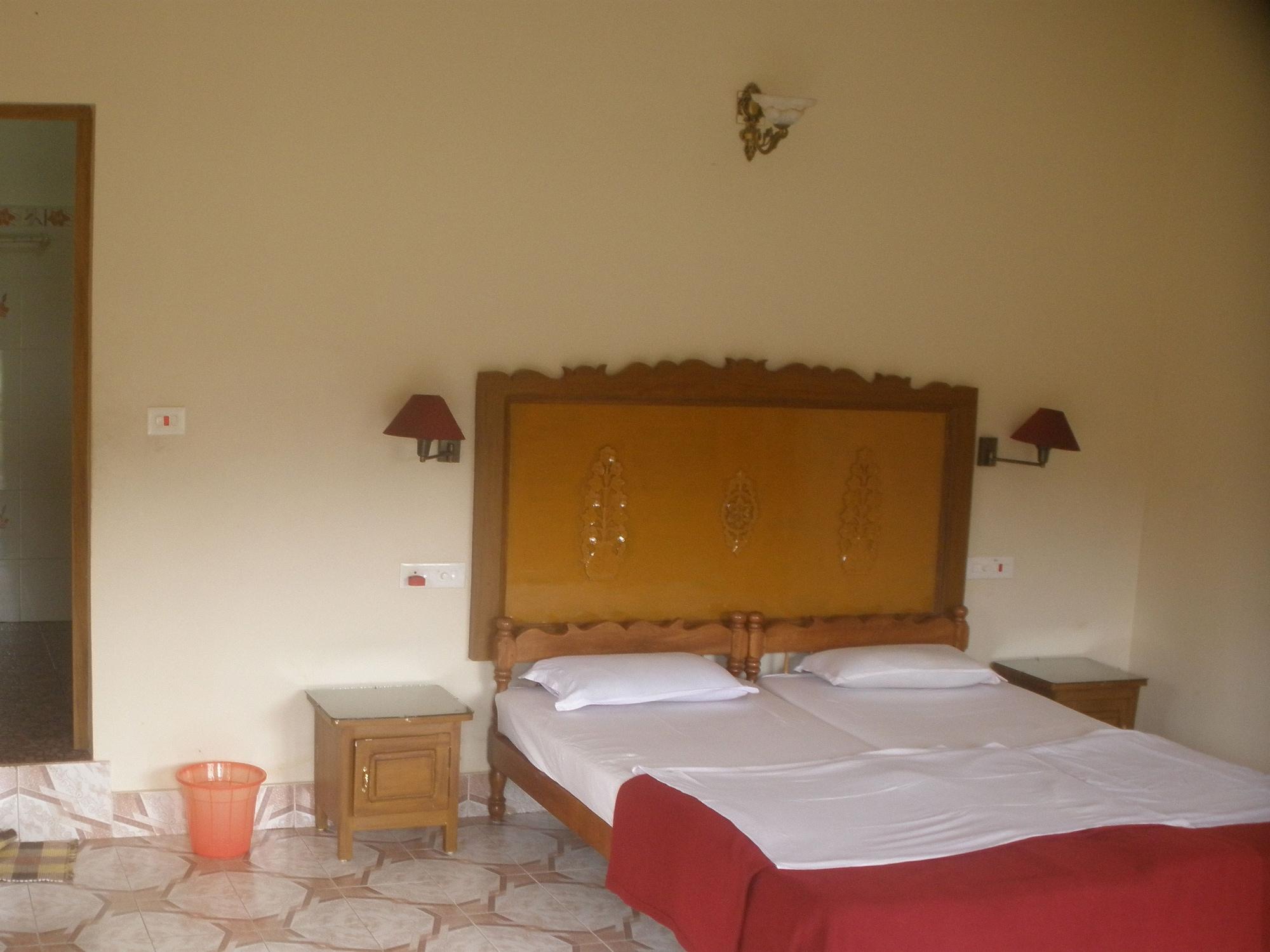 Jungle Palace Homestay Thekkady Ngoại thất bức ảnh