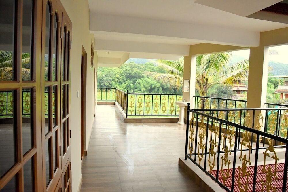 Jungle Palace Homestay Thekkady Ngoại thất bức ảnh