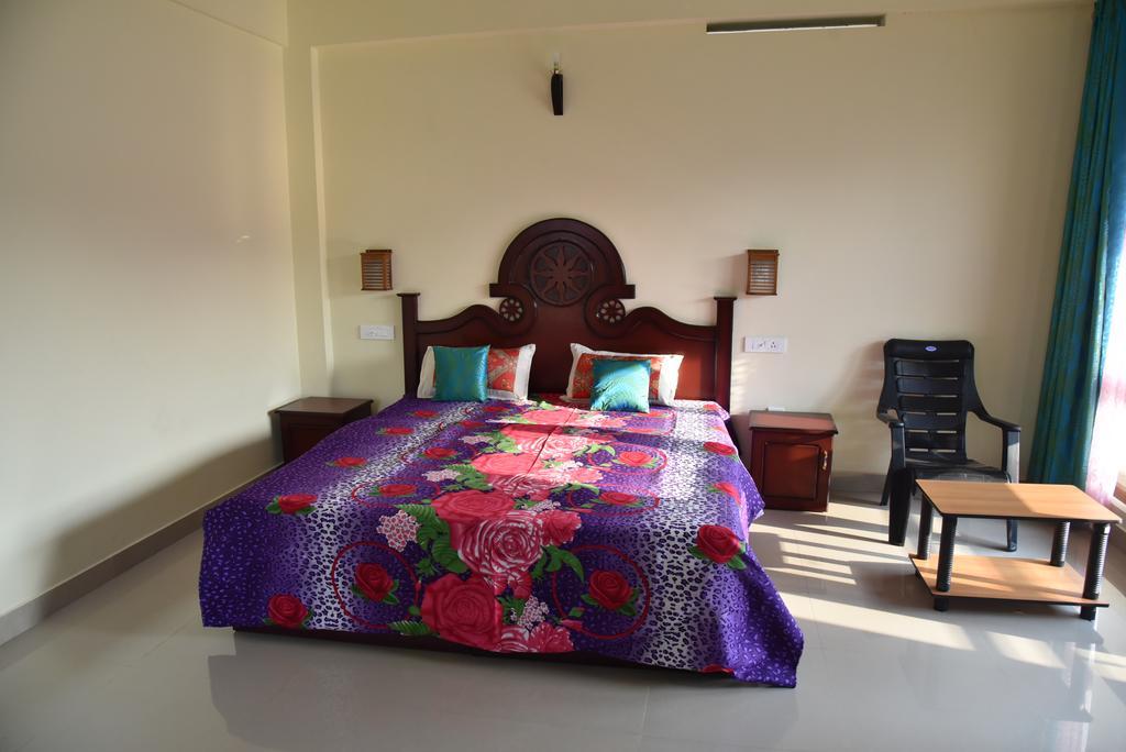 Jungle Palace Homestay Thekkady Ngoại thất bức ảnh