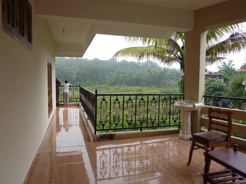 Jungle Palace Homestay Thekkady Ngoại thất bức ảnh