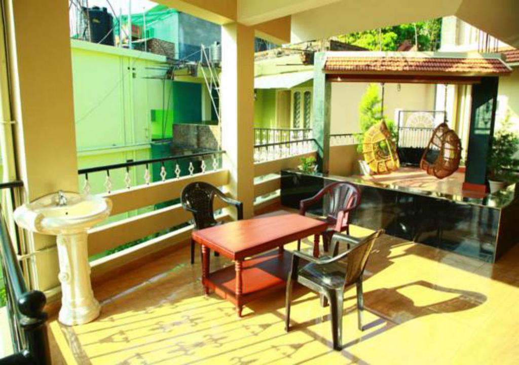 Jungle Palace Homestay Thekkady Ngoại thất bức ảnh