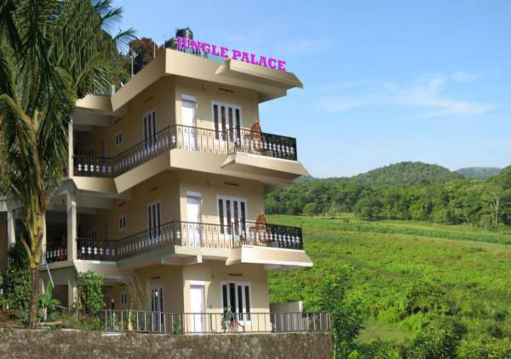 Jungle Palace Homestay Thekkady Ngoại thất bức ảnh