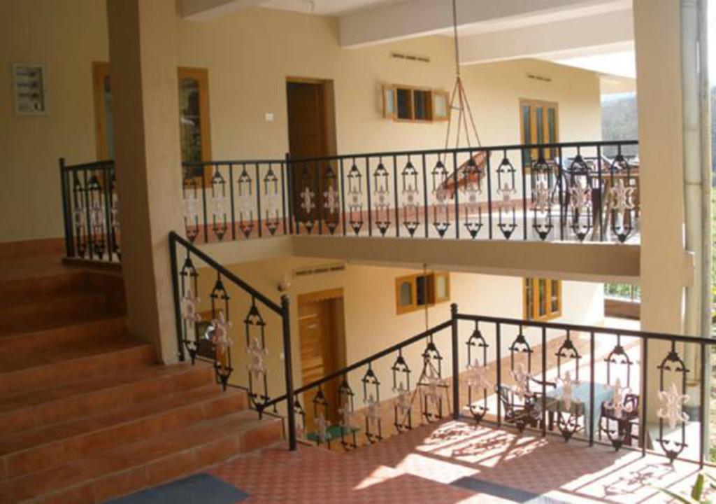 Jungle Palace Homestay Thekkady Ngoại thất bức ảnh