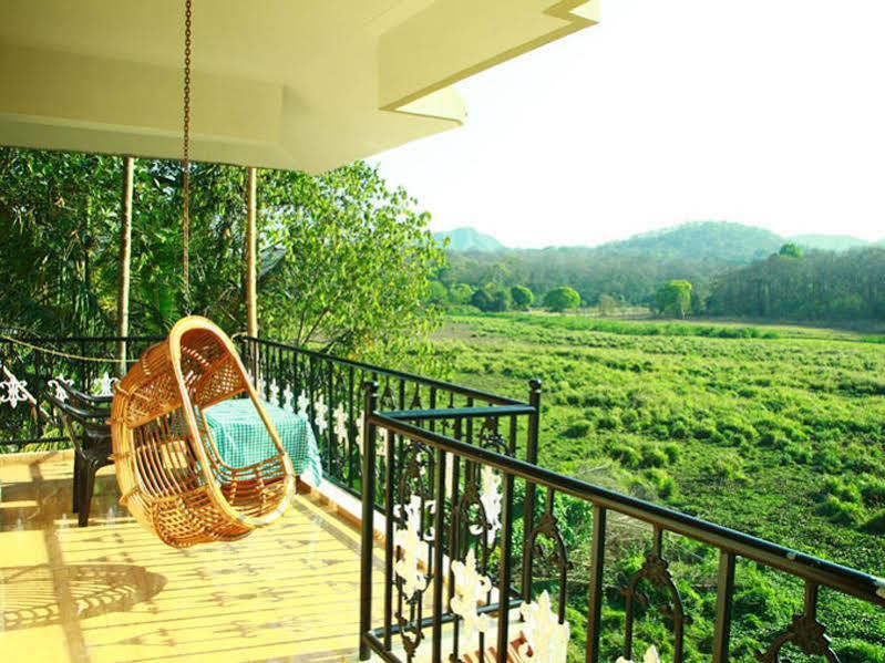 Jungle Palace Homestay Thekkady Ngoại thất bức ảnh
