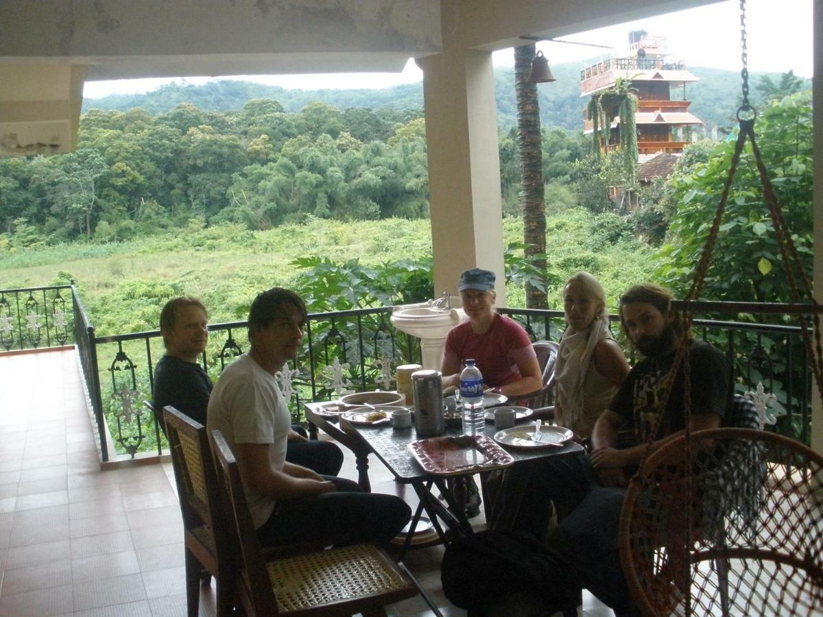 Jungle Palace Homestay Thekkady Ngoại thất bức ảnh